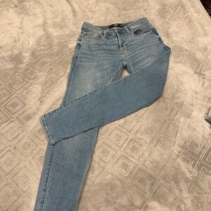 Hollister Mens Blue Jeans.Brand new never worn but tag is removed.Size 30x30